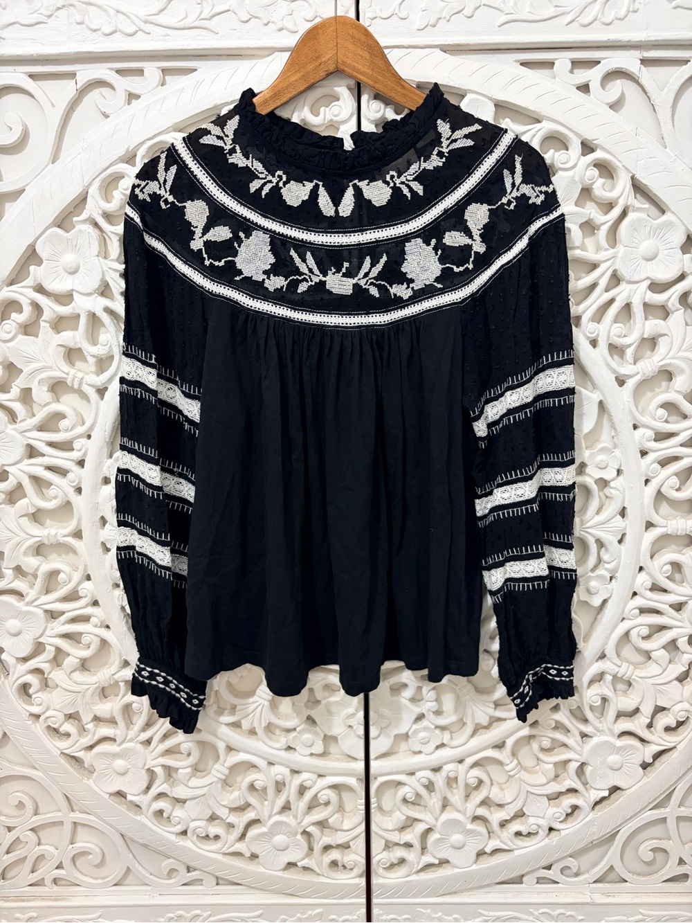 Maeve Anthropologie Black Embroidered Floral Peasant Blouse S